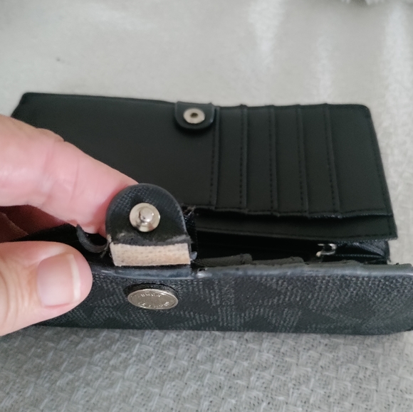 Authentic Michael Kors - Picture 8 of 11